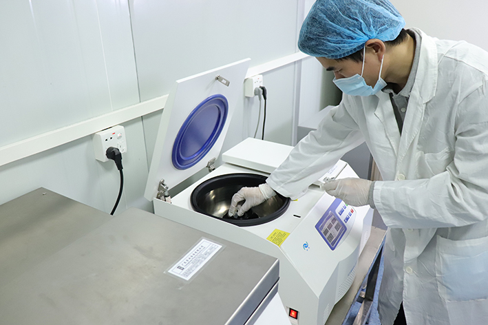 03 研磨后放進高速分離機進一步分離